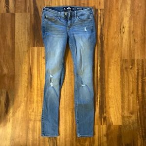 Woman’s Hollister Low-Rise Super Skinny Classic Stretch 1s 25x28